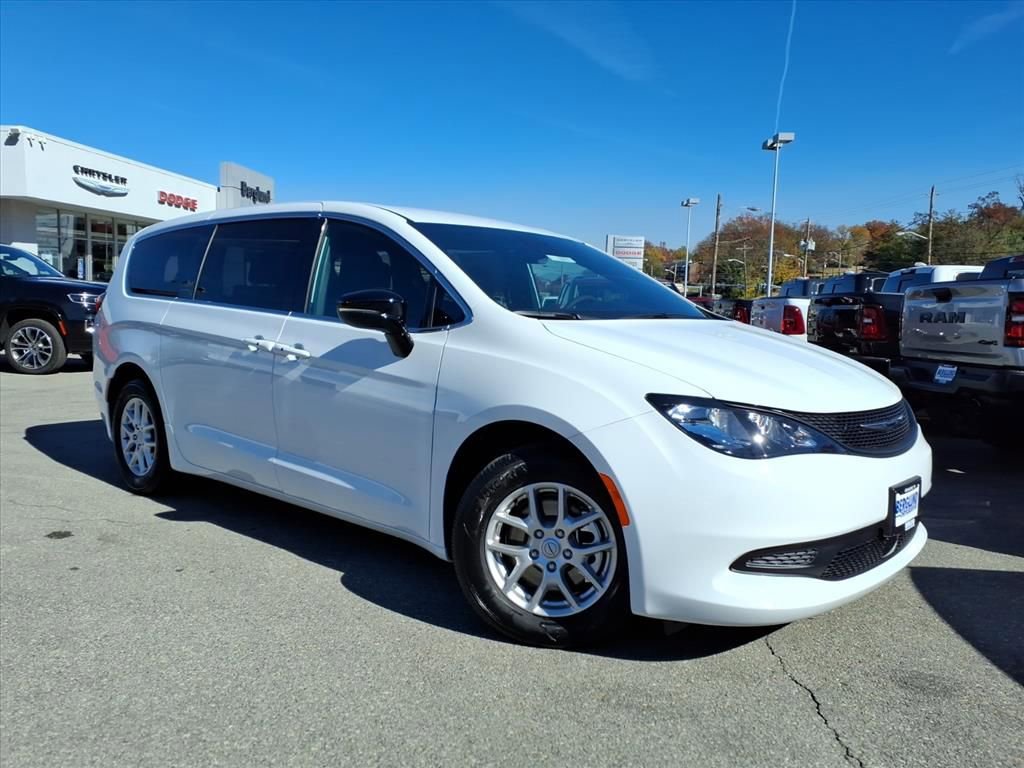 New 2026 Chrysler Voyager LX image 2