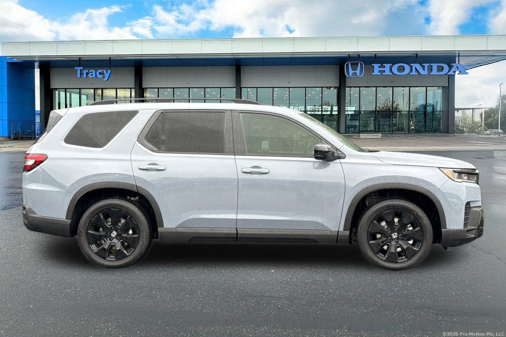 New 2026 Honda Pilot Black Edition image 4