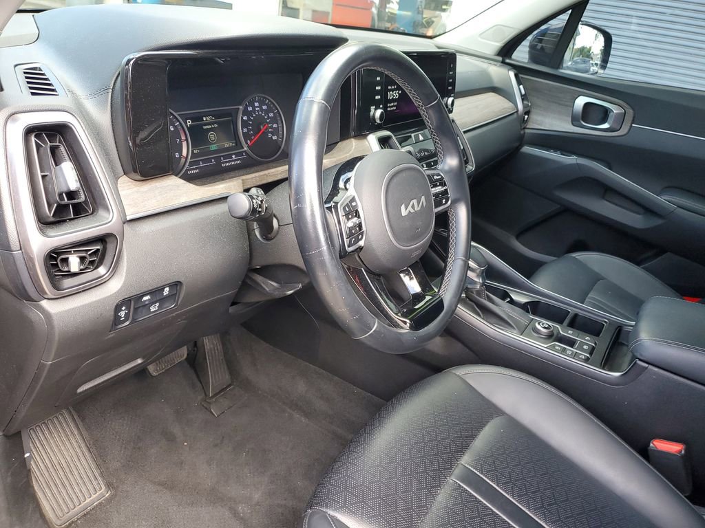 Certified 2022 Kia Sorento EX w/ Panoramic Sunroof Package image 17