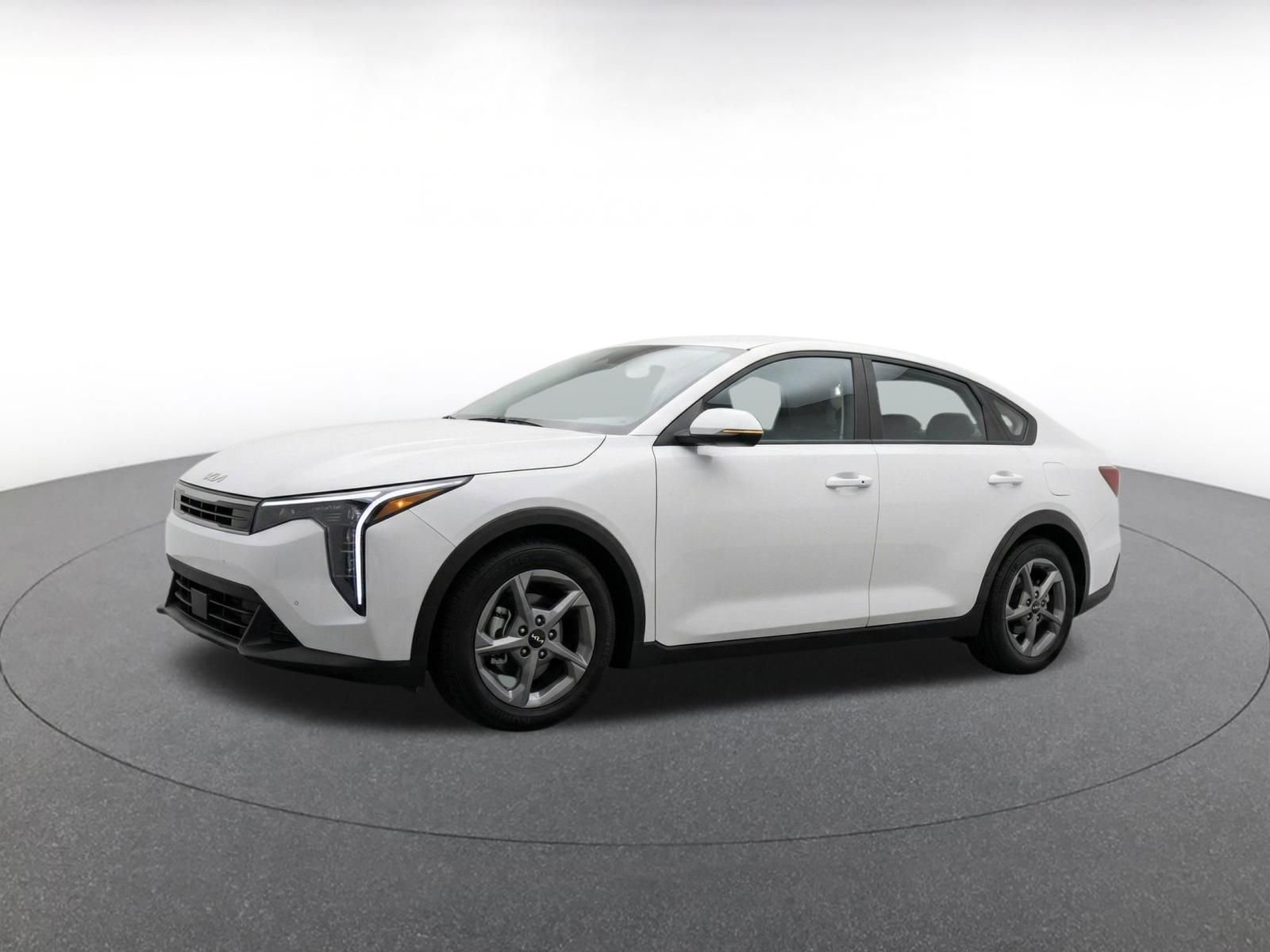 Used 2025 Kia K4 FWD image 3