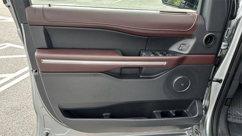 Used 2023 Ford Expedition Limited image 40