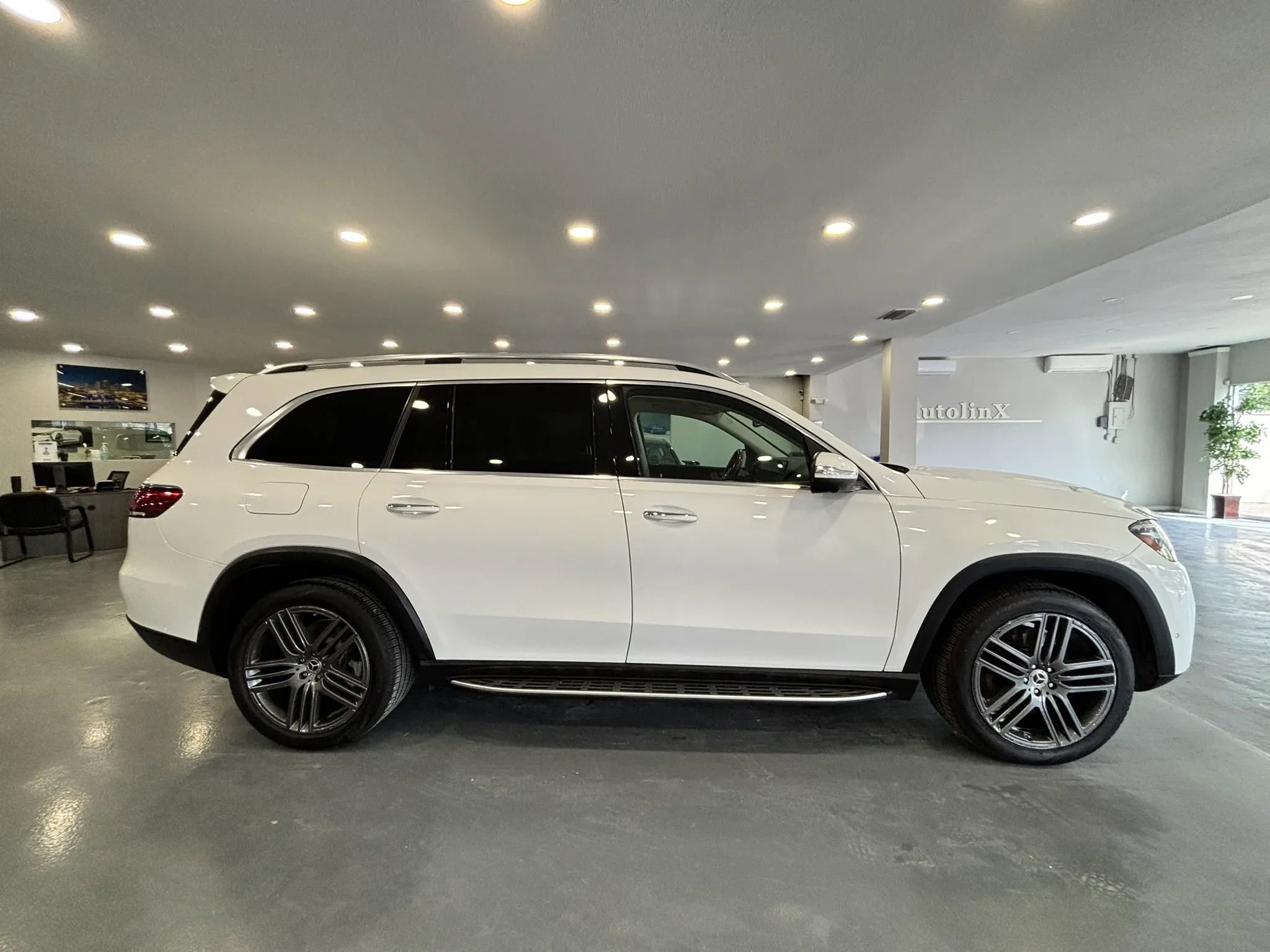 Used 2022 Mercedes-Benz GLS 450 GLS 450 4MATIC Sport Utility 4 image 8