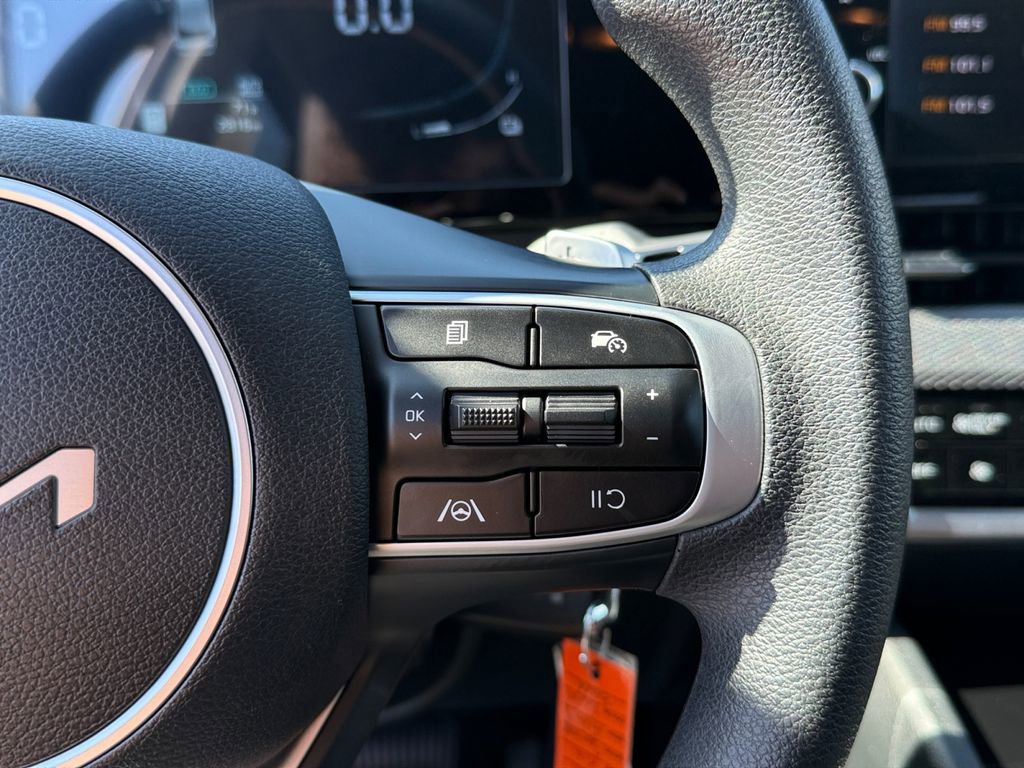 Used 2025 Kia Sportage LX image 16