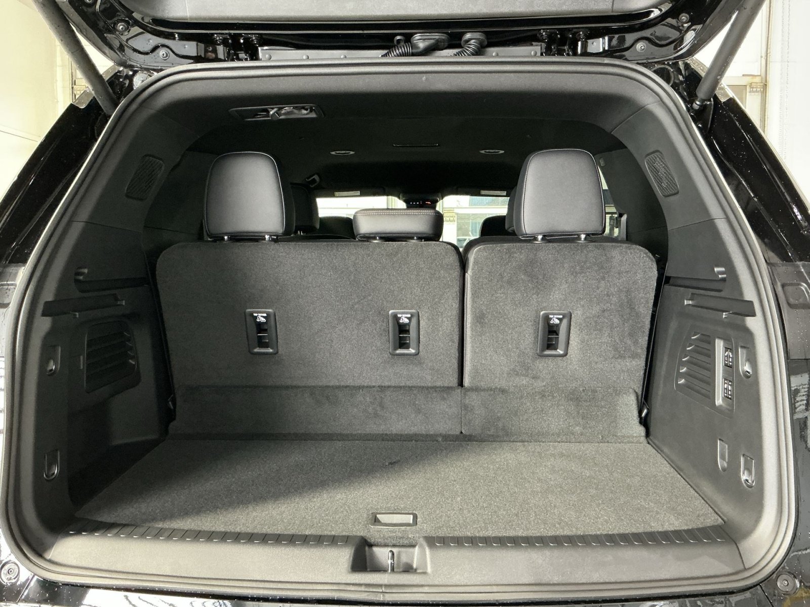 New 2026 Chevrolet Traverse High Country FWD image 34