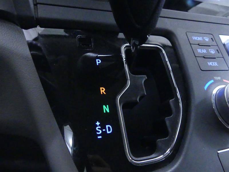 Used 2020 Toyota Sienna L FWD image 13