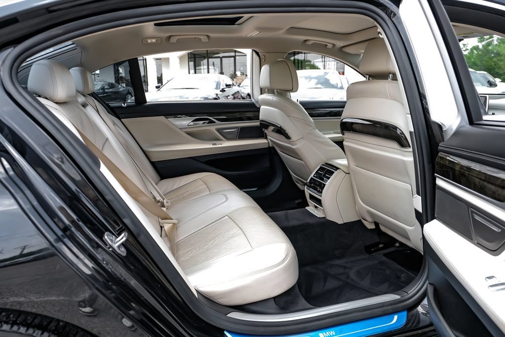 Used 2018 BMW 740i RWD image 33