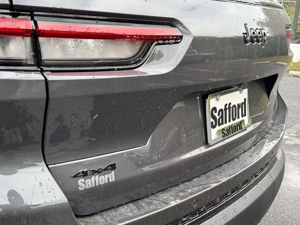 New 2025 Jeep Grand Cherokee L Altitude AWD/4WD image 12