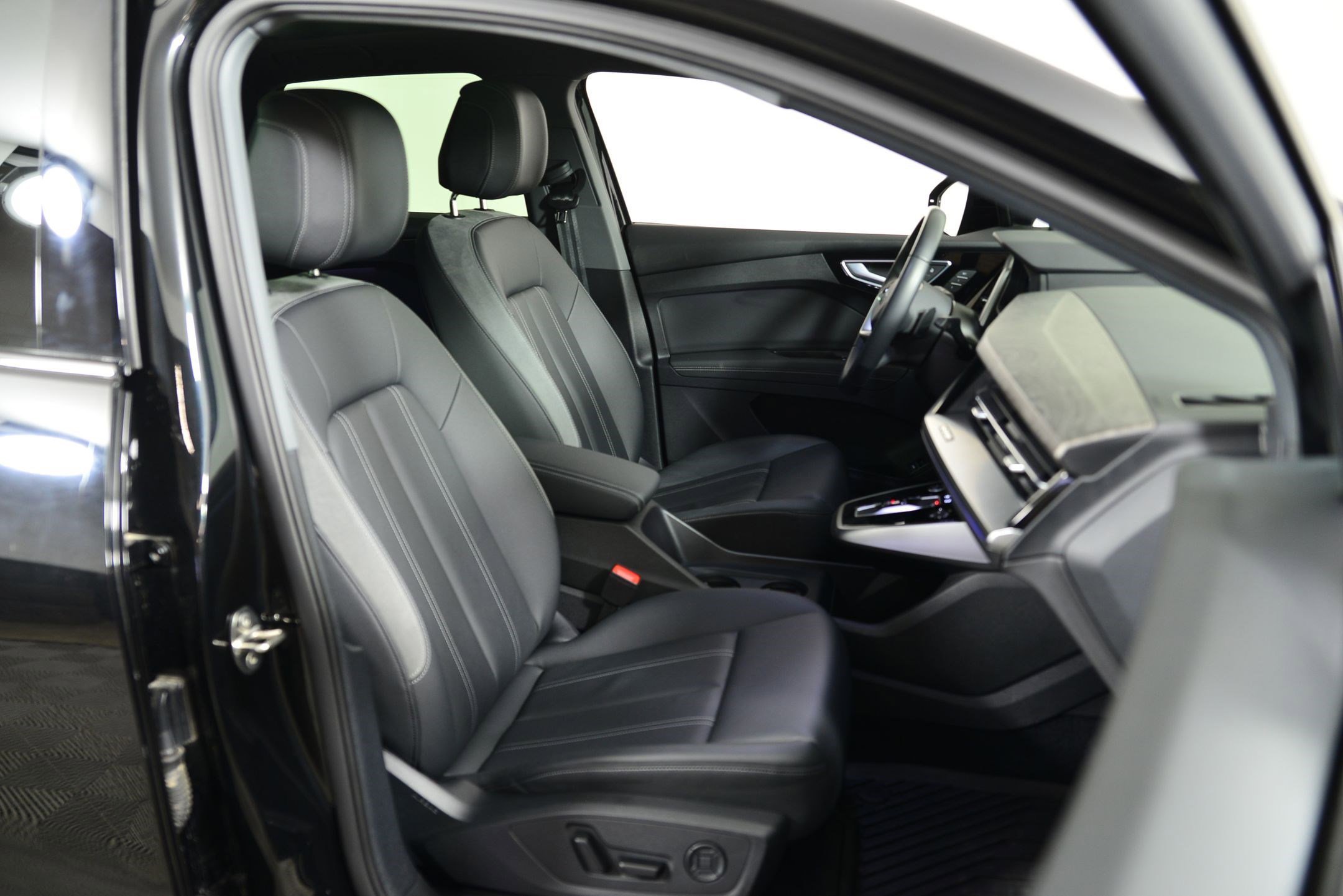 Certified 2024 Audi Q4 e-tron Prestige w/ Black Optic Package image 19