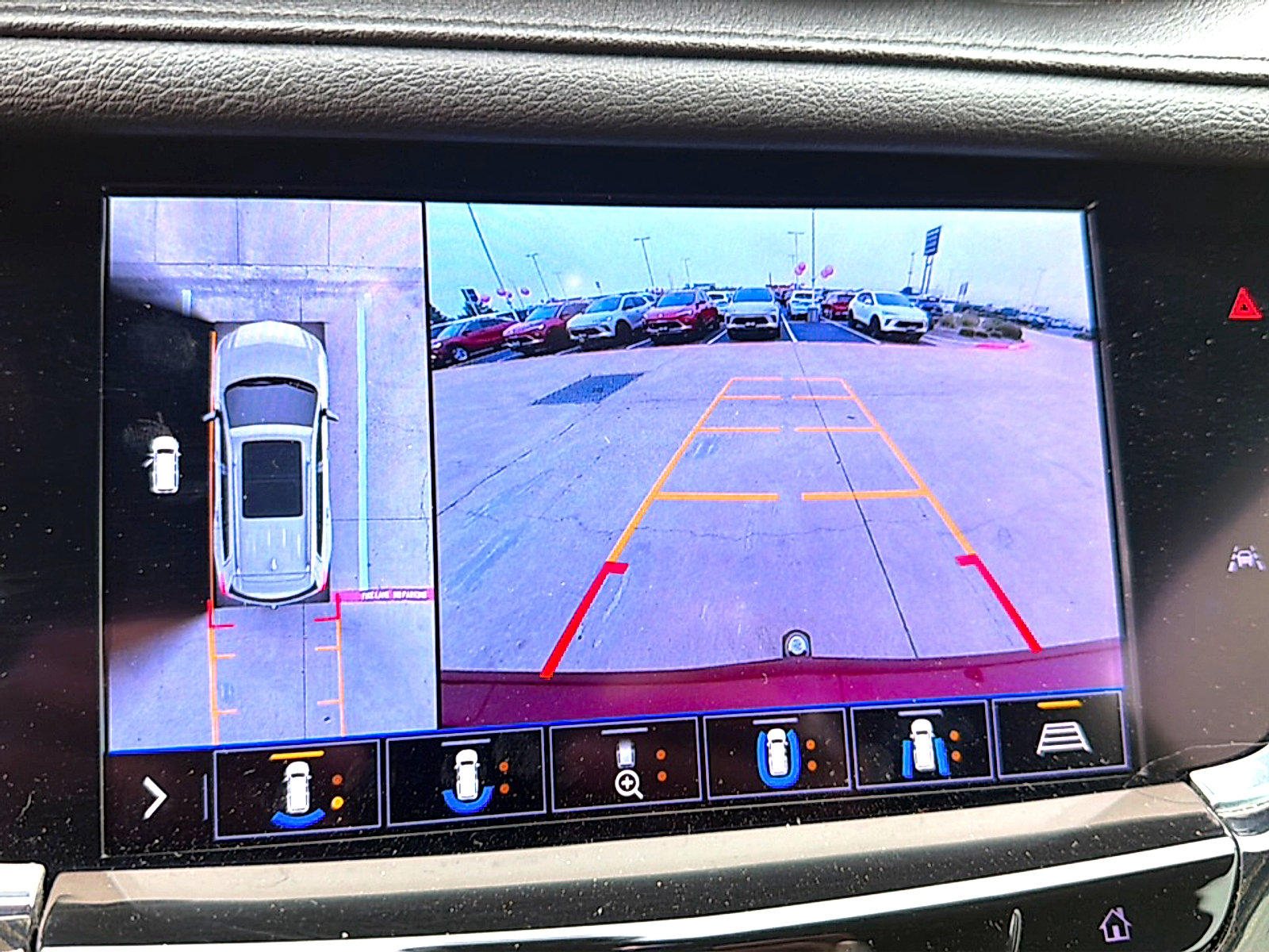 Used 2020 Cadillac XT6 Premium Luxury FWD image 7