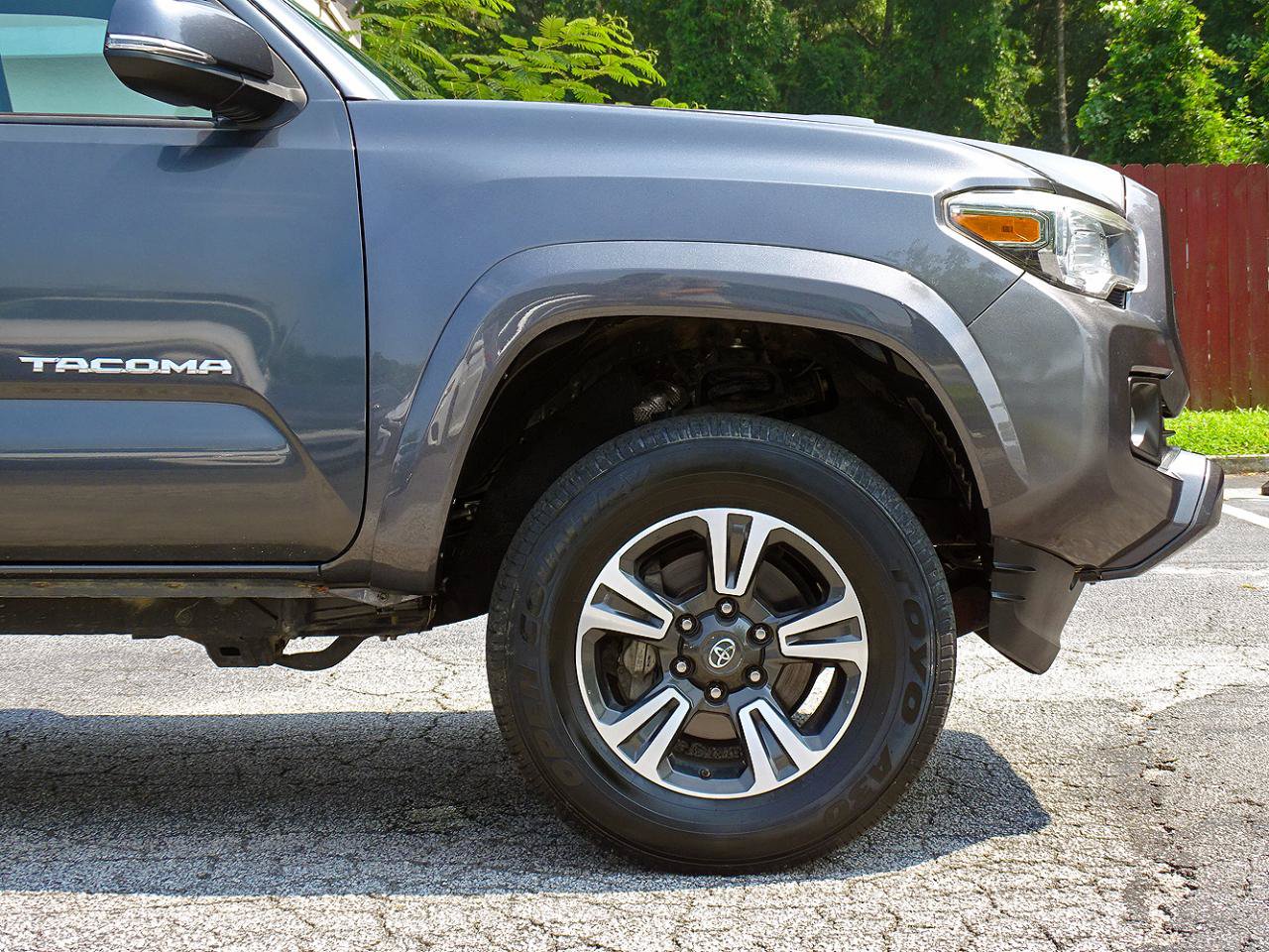 Used 2019 Toyota Tacoma TRD Sport w/ Technology Package AWD/4WD image 13