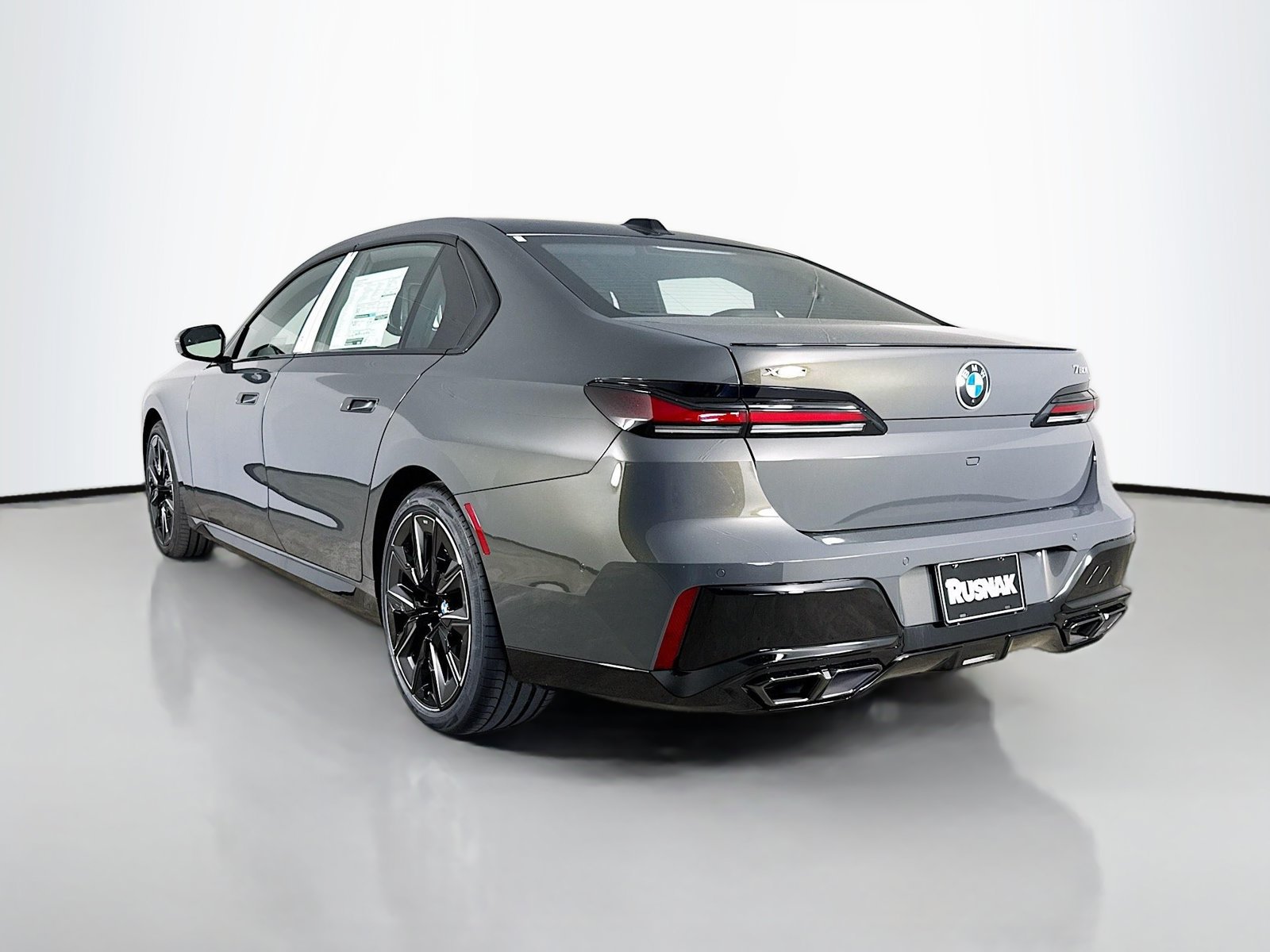 New 2026 BMW 760i xDrive w/ Premium Package AWD/4WD image 5