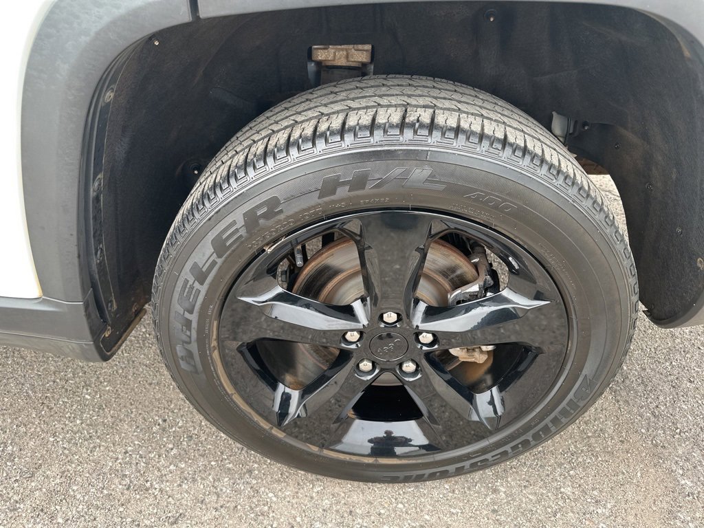 Used 2023 Jeep Grand Cherokee L Laredo image 13