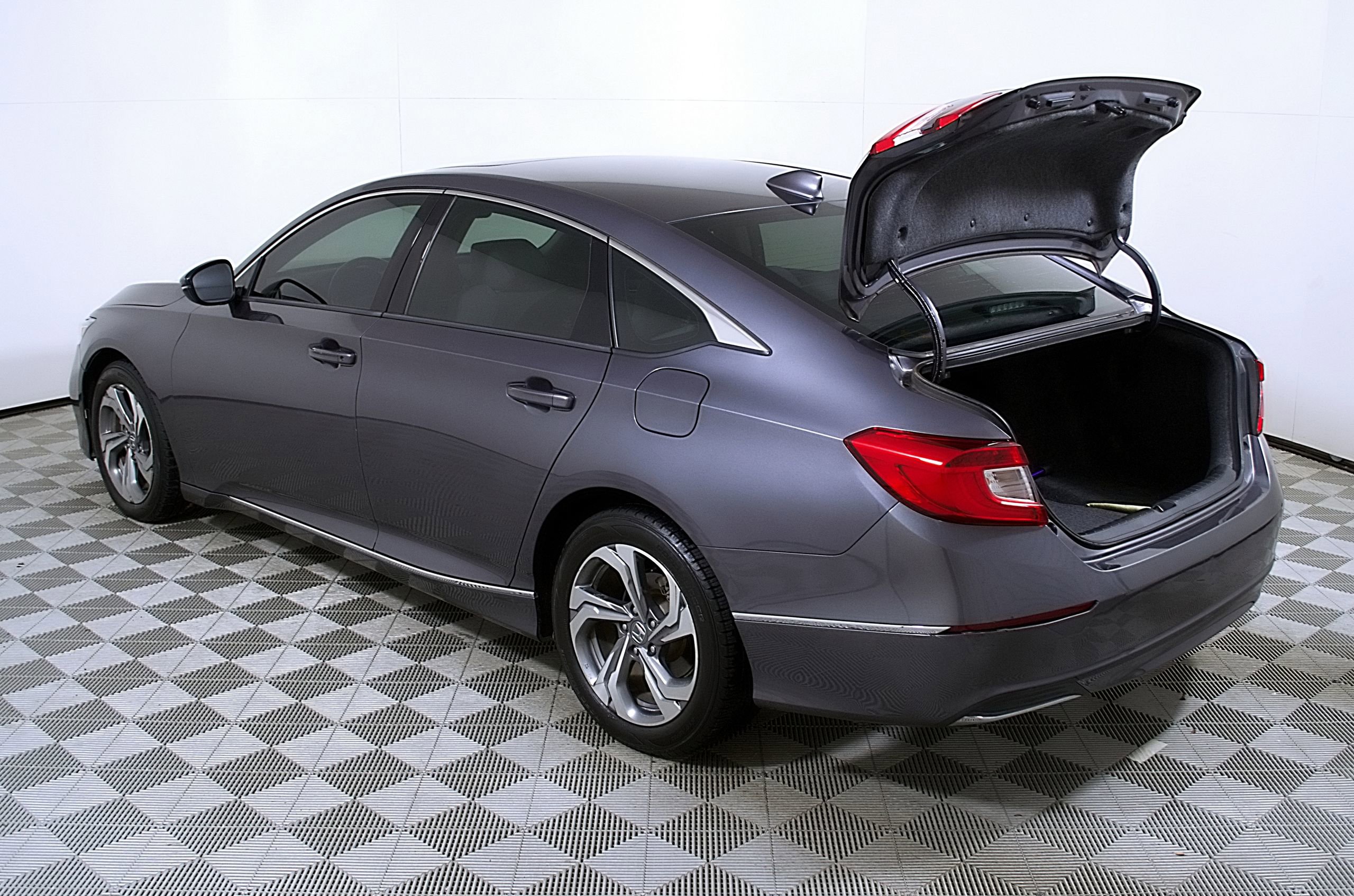 Used 2018 Honda Accord EX image 10