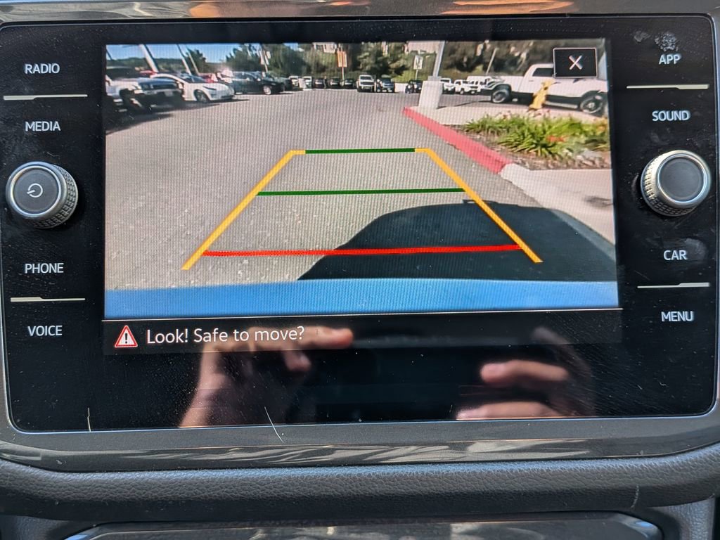 Used 2023 Volkswagen Tiguan SE image 16