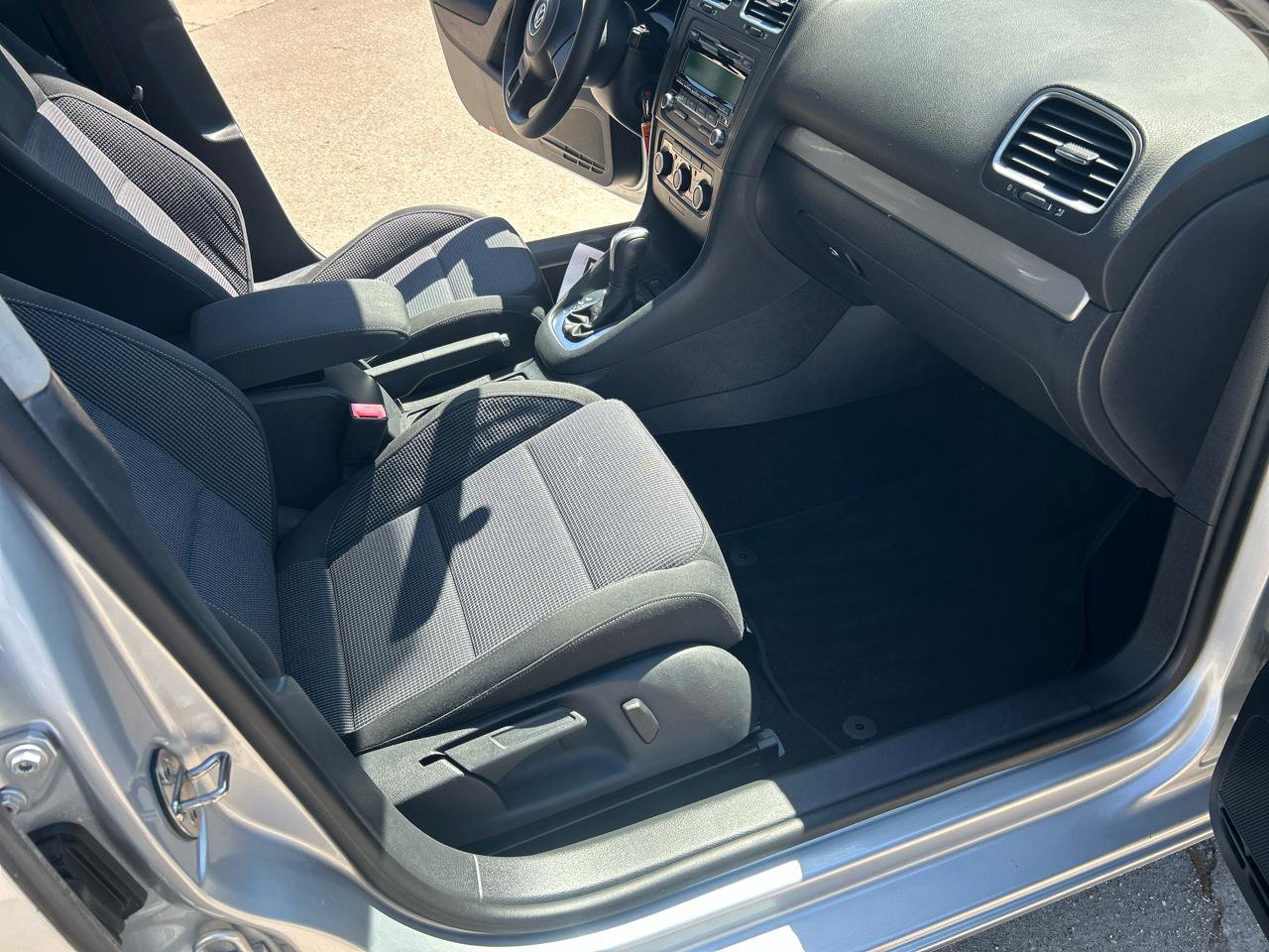 Used 2014 Volkswagen Golf 4-Door image 17