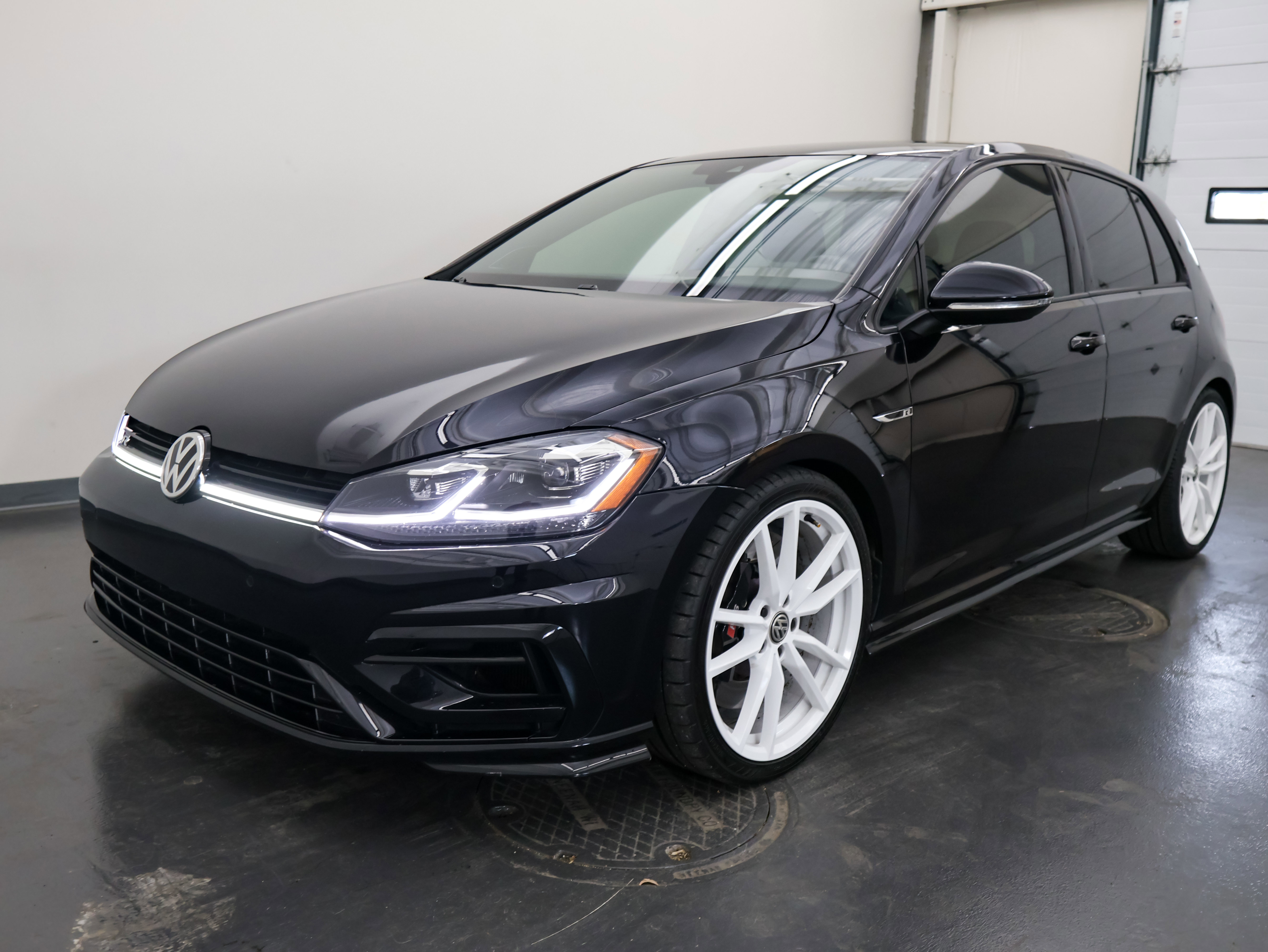 Used 2019 Volkswagen Golf R 4-Door image 7