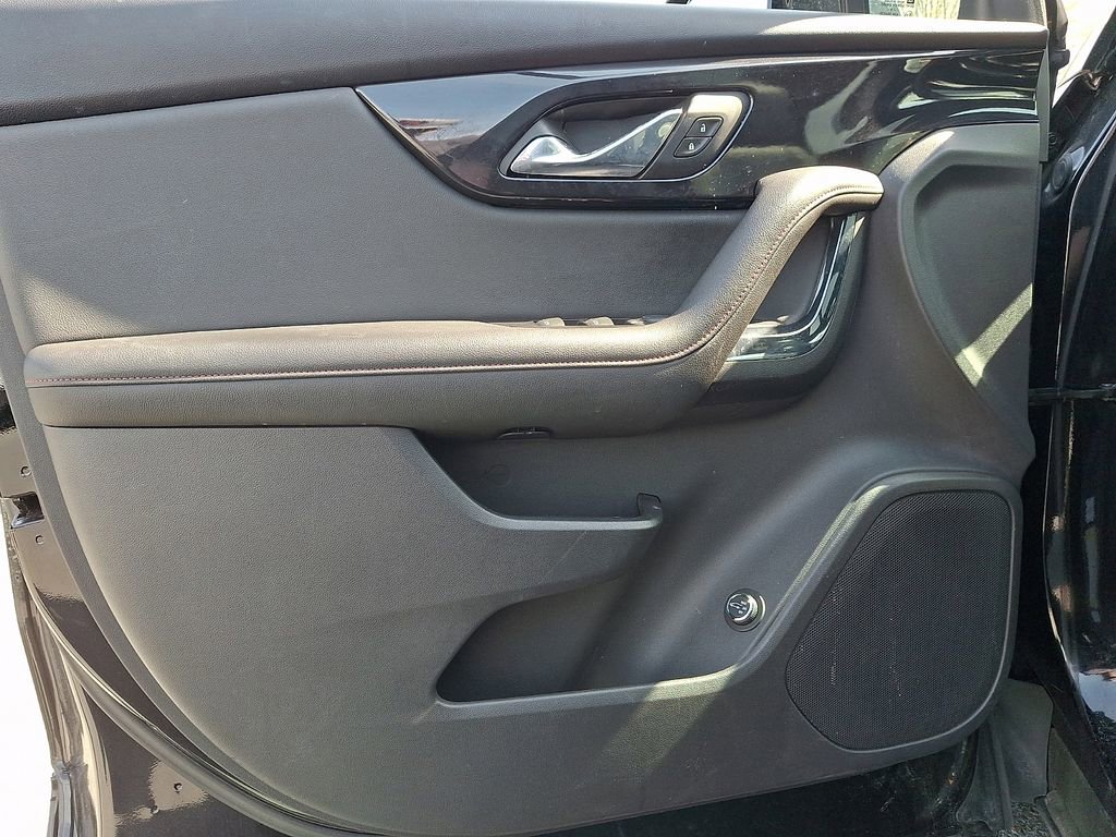 Used 2019 Chevrolet Blazer RS w/ Sun and Wheels Package image 12