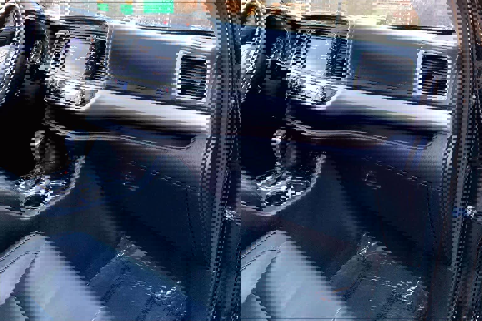 Used 2018 Toyota Highlander XLE image 18