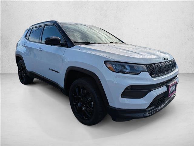 Used 2023 Jeep Compass Latitude w/ Sun and Sound Group AWD/4WD image 3