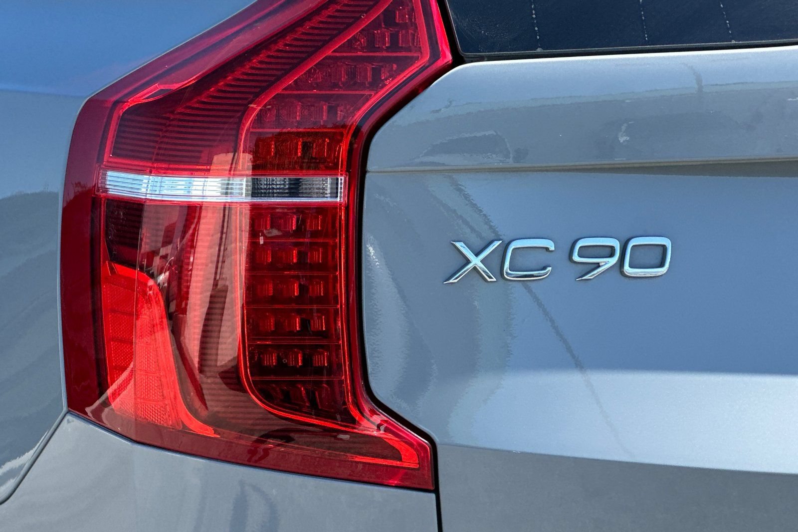 Used 2025 Volvo XC90 T8 Plus w/ Protection Package Premier AWD/4WD image 36