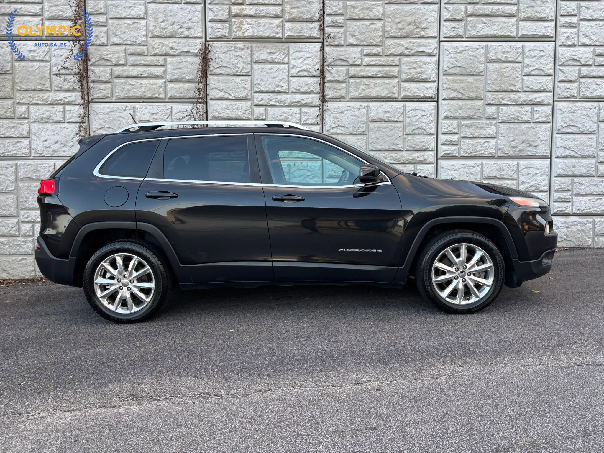 Used 2014 Jeep Cherokee Limited w/ Trailer Tow Group image 8