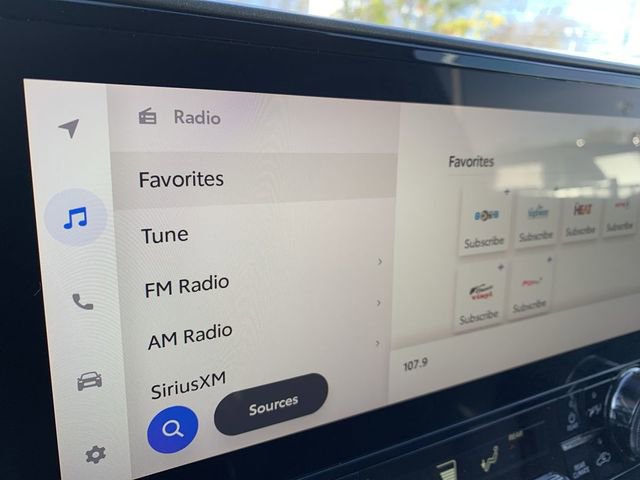 Used 2023 Toyota Highlander Limited image 24