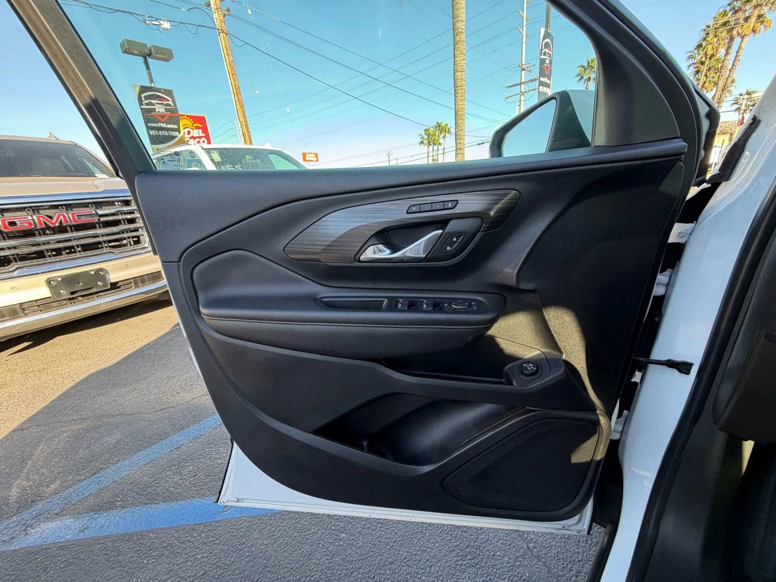 Used 2022 GMC Terrain SLT image 13