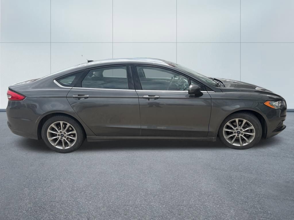 Used 2017 Ford Fusion SE FWD video 2