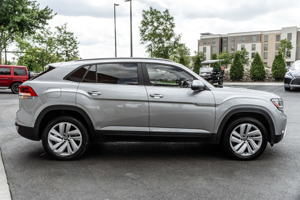 Used 2022 Volkswagen Atlas Cross Sport SE AWD/4WD image 3