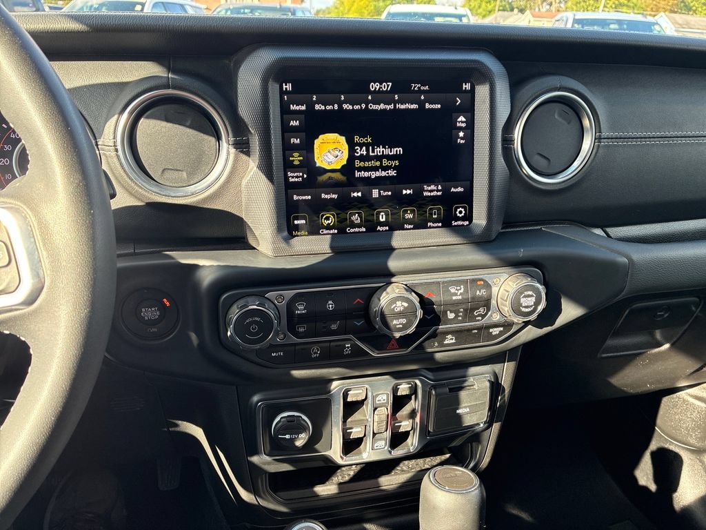 Used 2023 Jeep Gladiator Overland w/ Cold Weather Group AWD/4WD image 14
