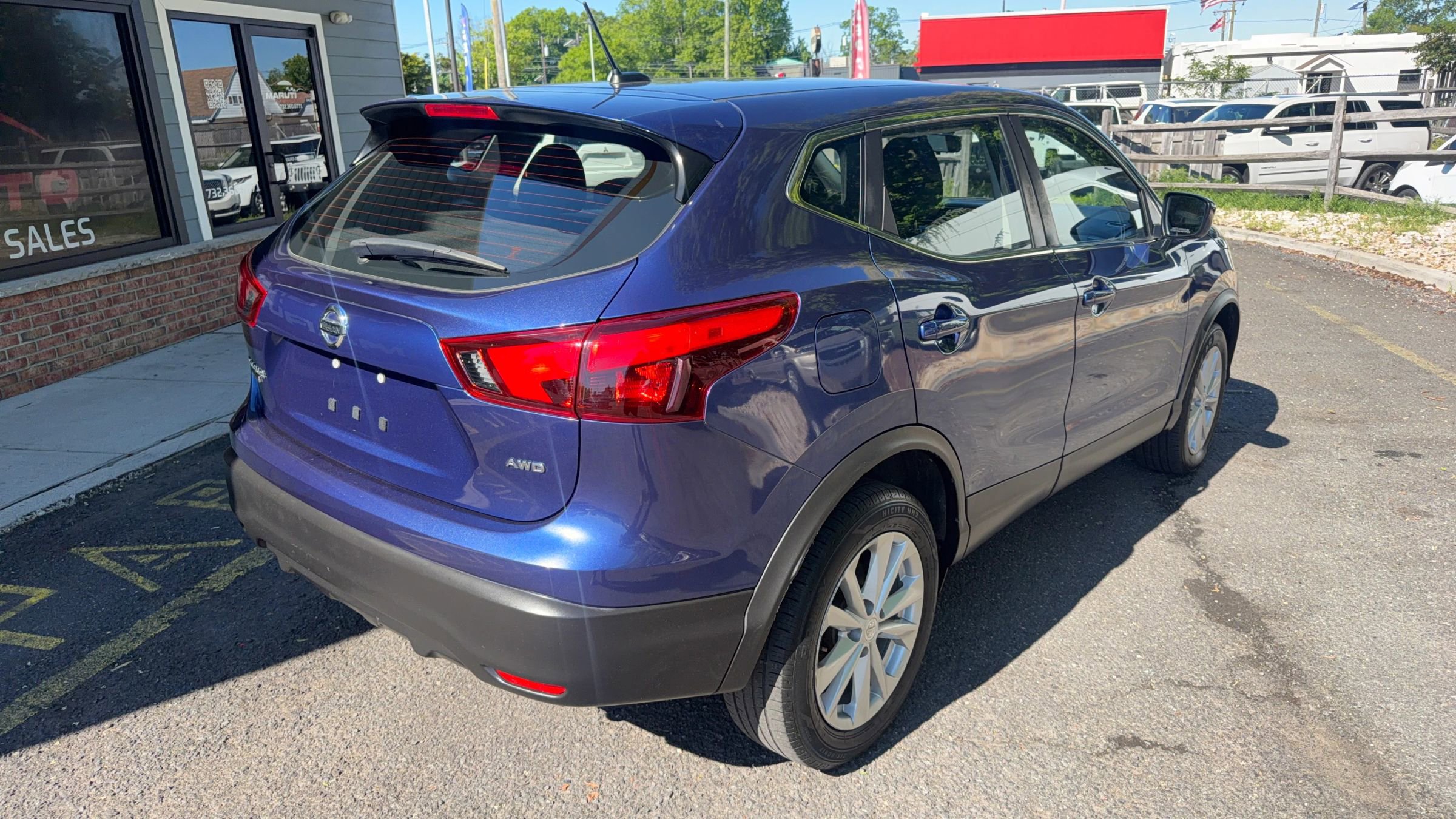 Used 2018 Nissan Rogue Sport S w/ S Appearance Package AWD/4WD image 5