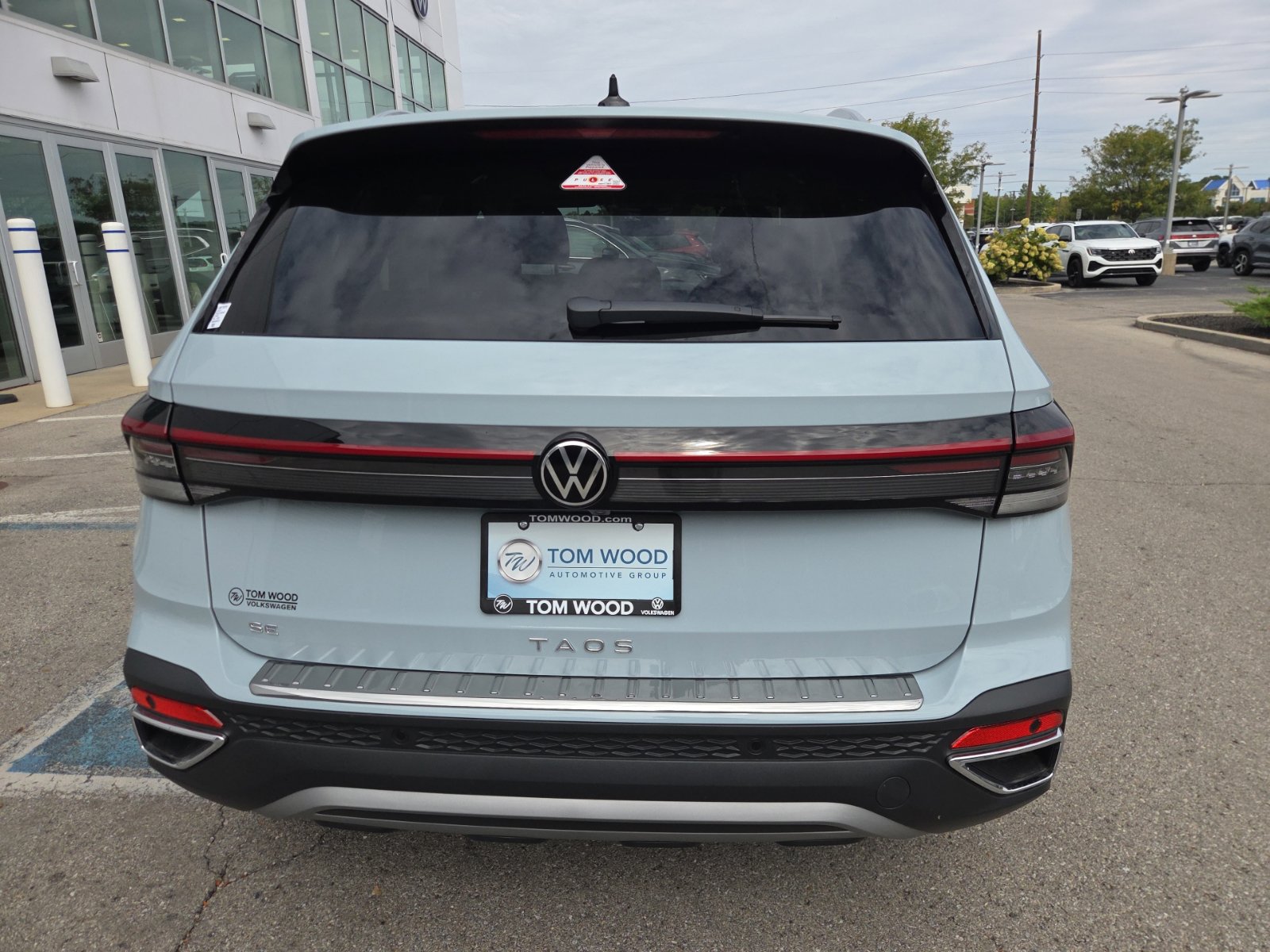 New 2027 Volkswagen Taos SE FWD image 5