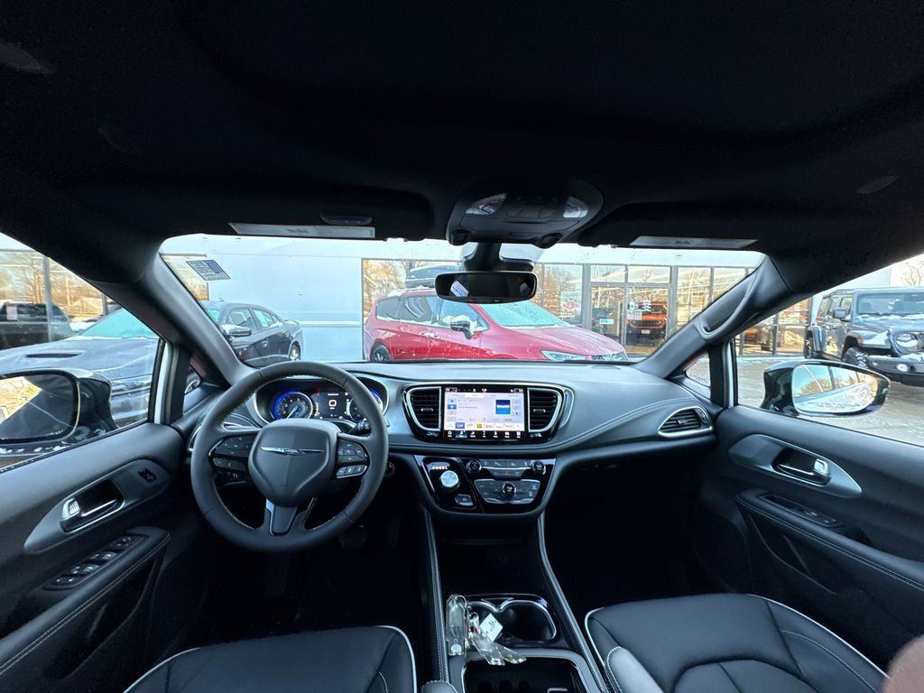 New 2026 Chrysler Pacifica Limited w/ S Appearance Package image 12