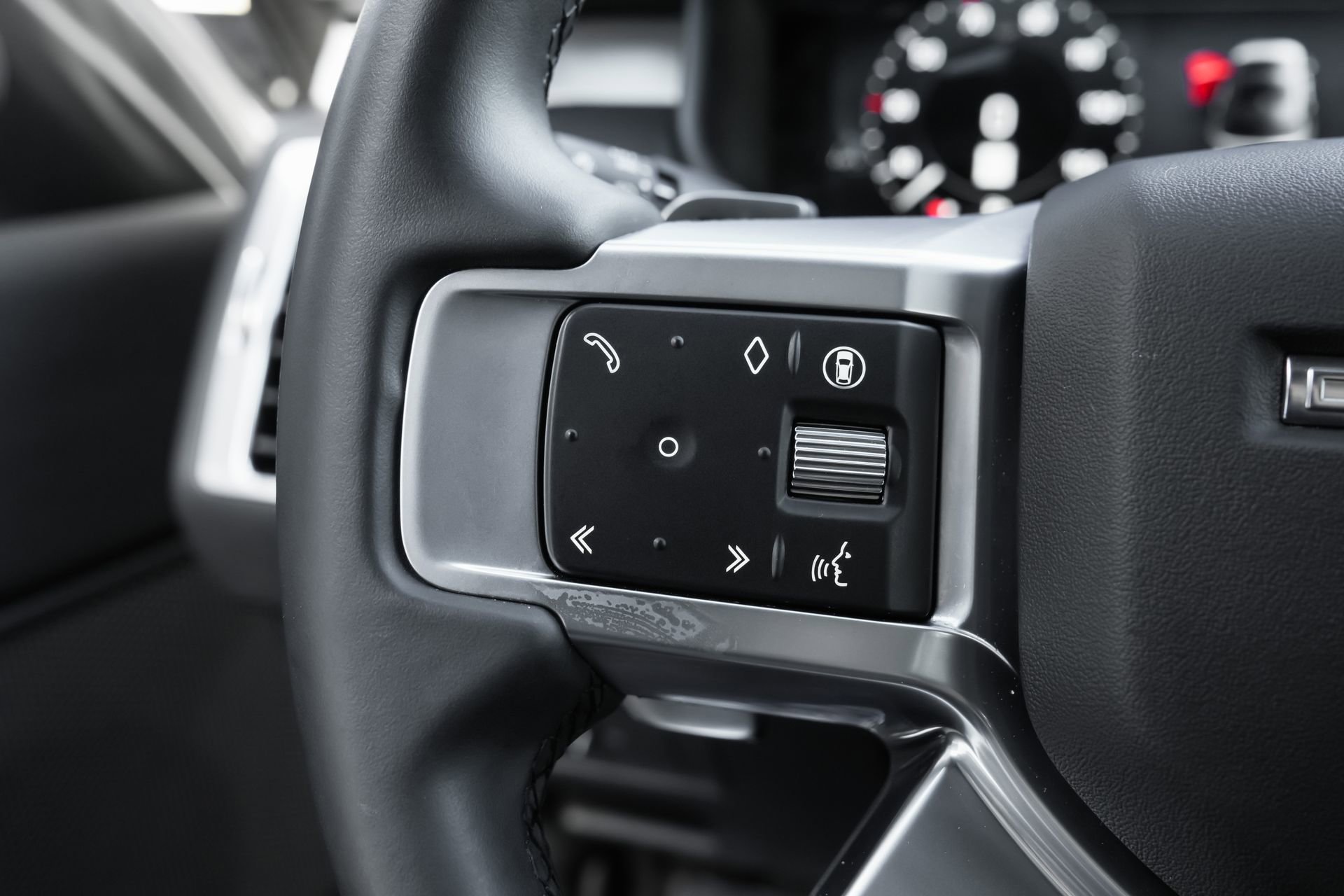 Used 2024 Land Rover Discovery Dynamic SE image 16