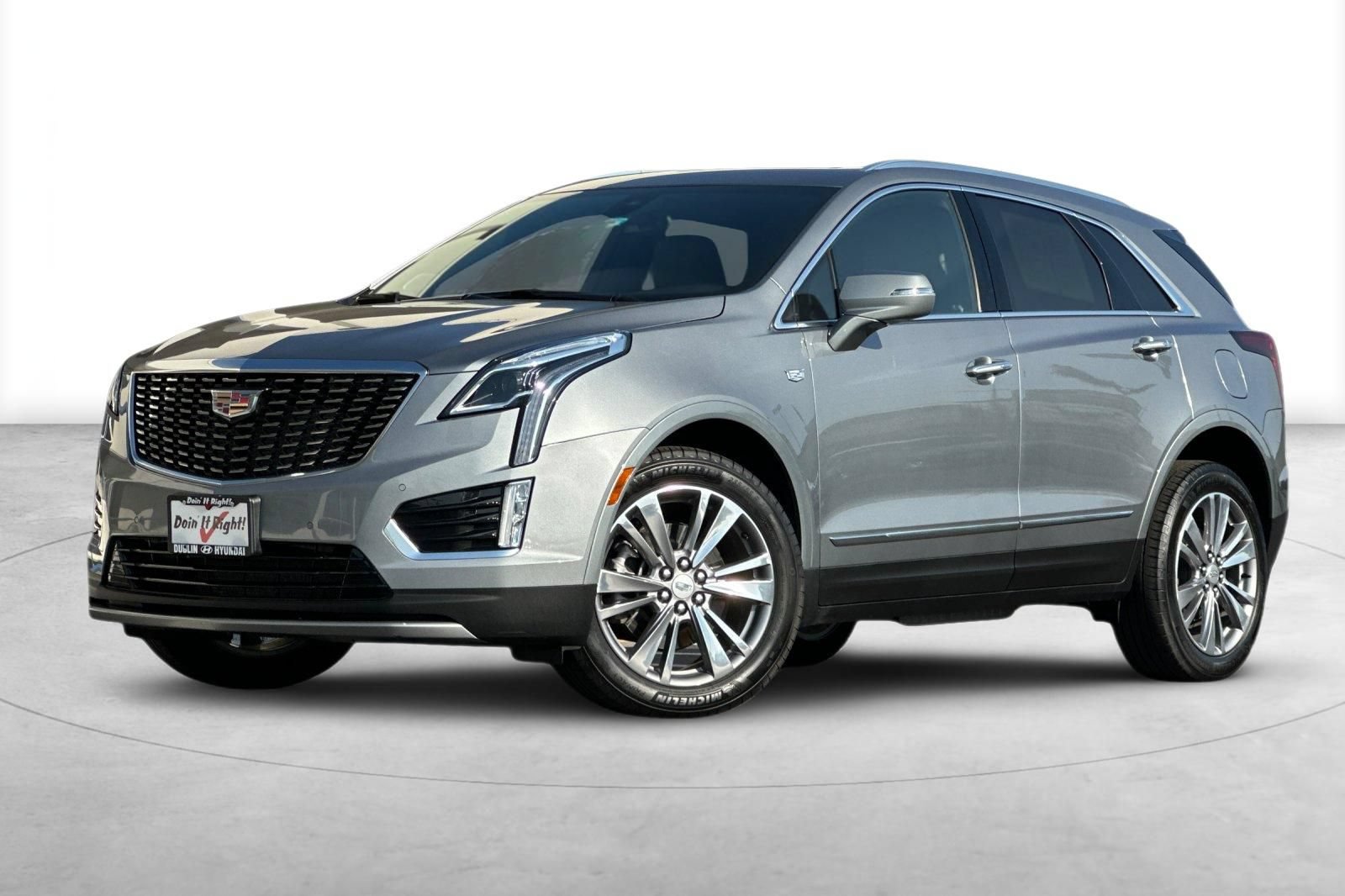 Used 2025 Cadillac XT5 Premium Luxury AWD/4WD image 2