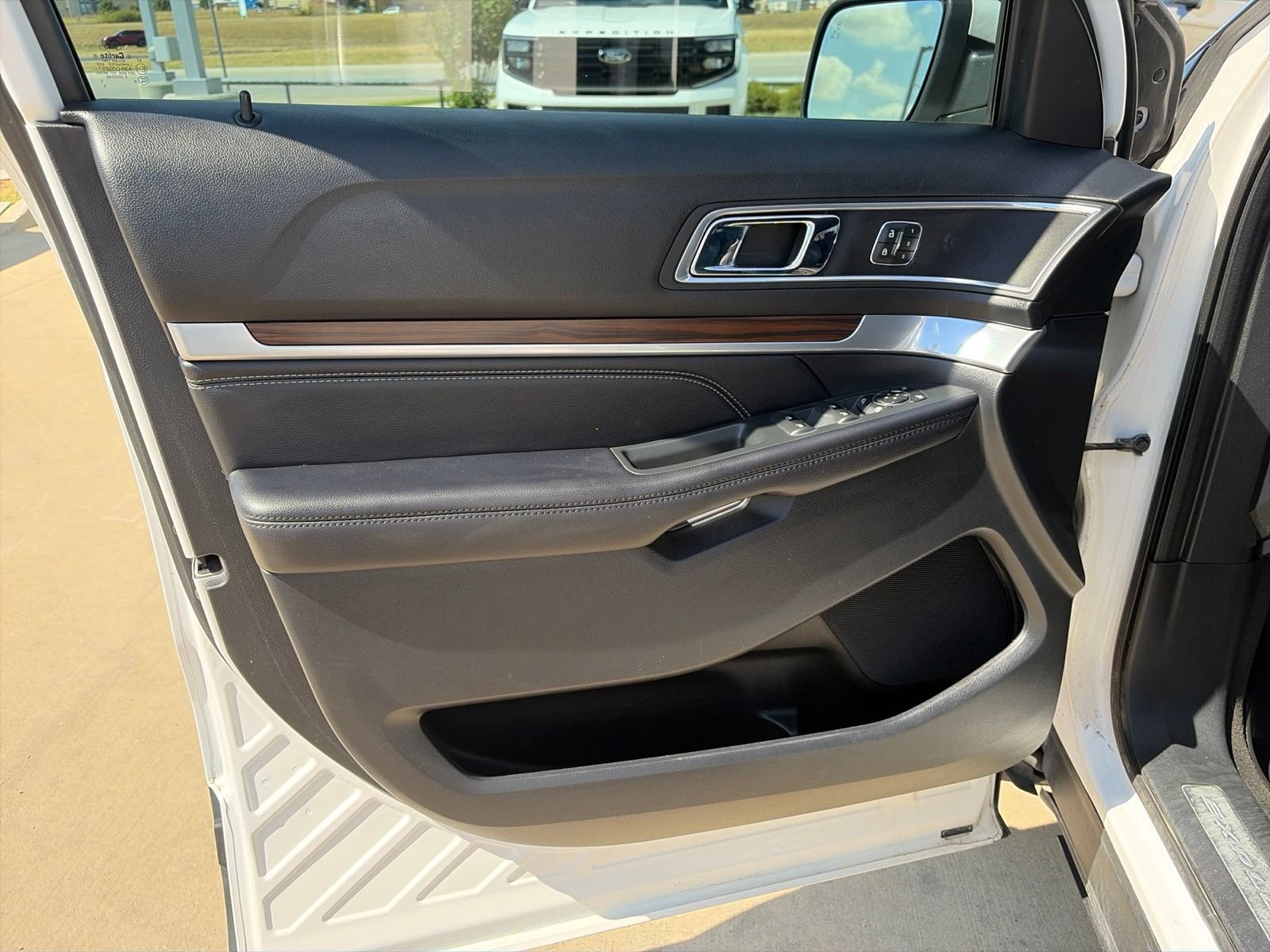 Used 2017 Ford Explorer Limited FWD image 12