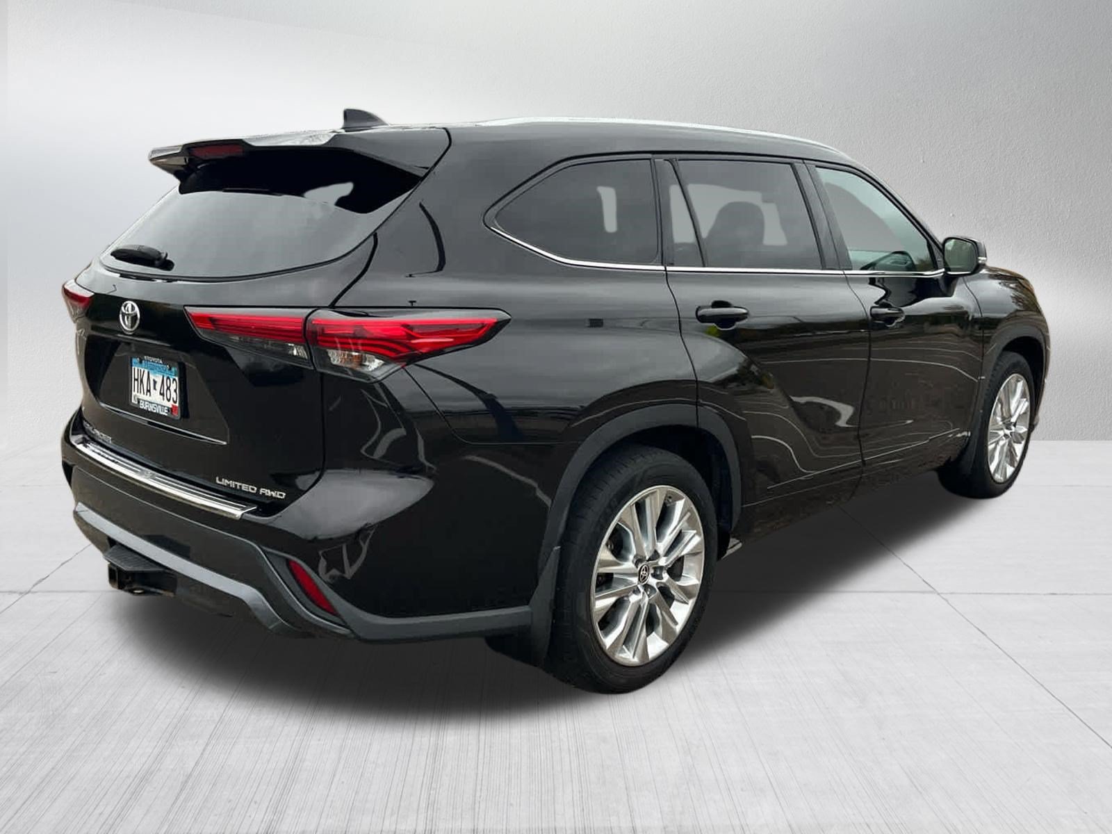 Used 2022 Toyota Highlander Limited w/ Protection Package #3 (TMS) AWD/4WD image 6