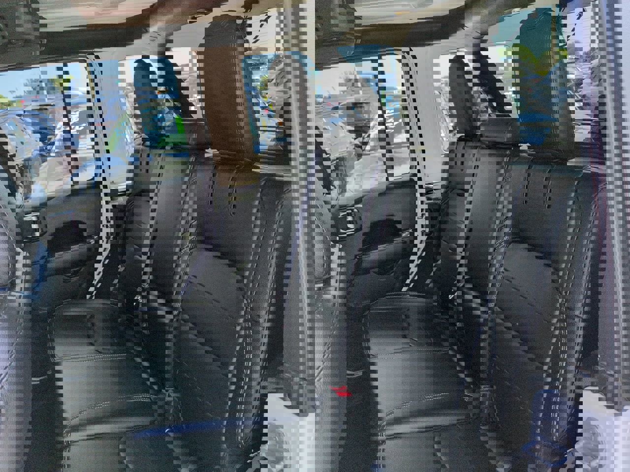 Used 2022 Jeep Wrangler Unlimited Sahara image 14