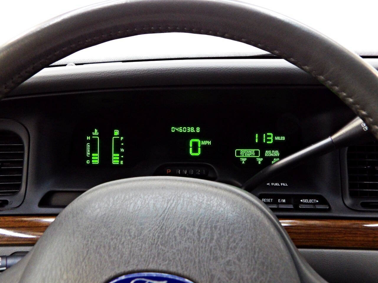 Used 2003 Ford Crown Victoria LX RWD image 15