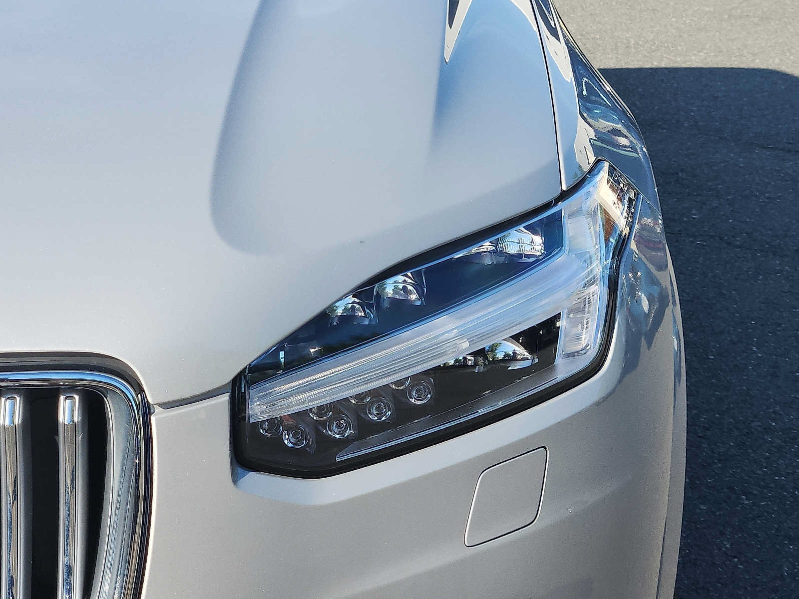 Certified 2024 Volvo XC90 B6 Plus AWD/4WD image 9