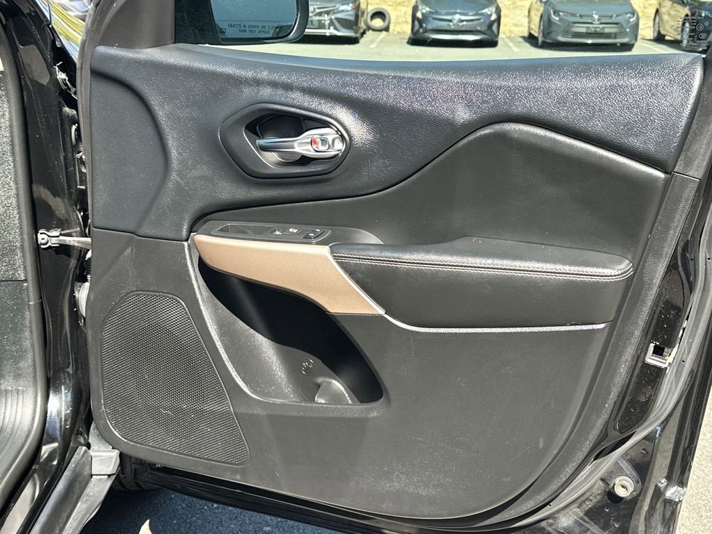 Used 2017 Jeep Cherokee High Altitude image 12