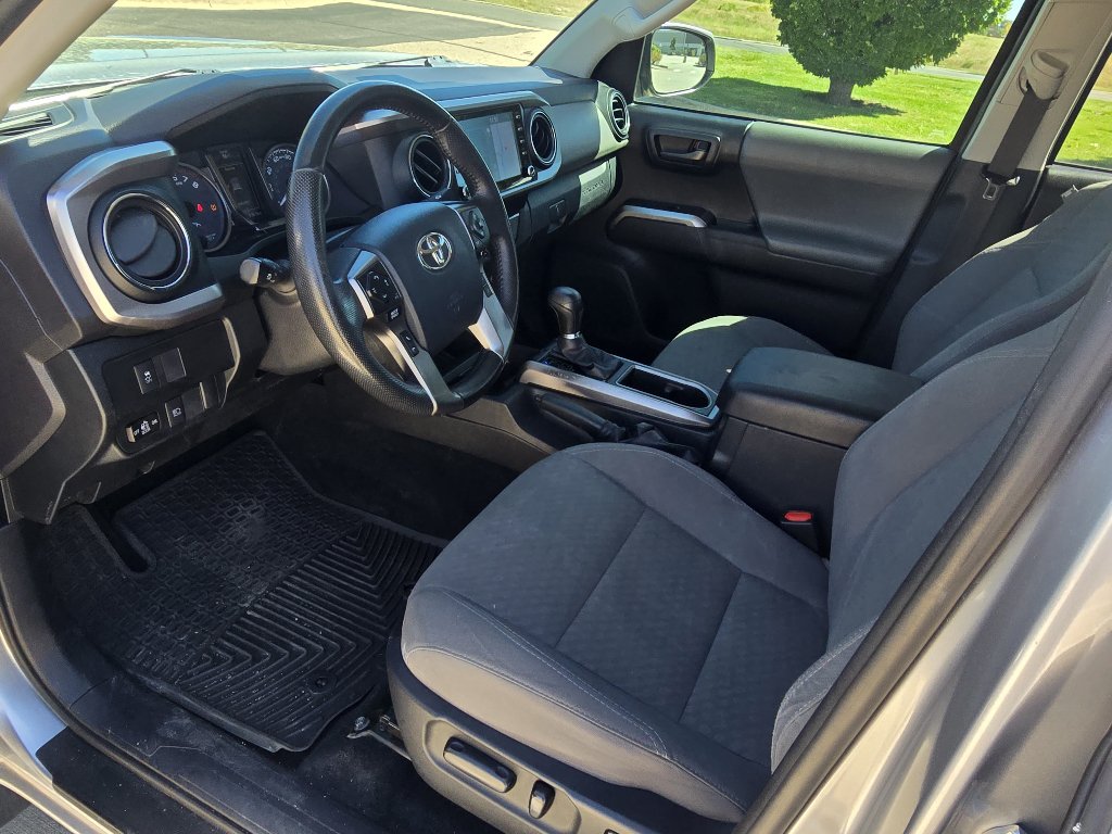 Used 2020 Toyota Tacoma SR5 AWD/4WD image 28