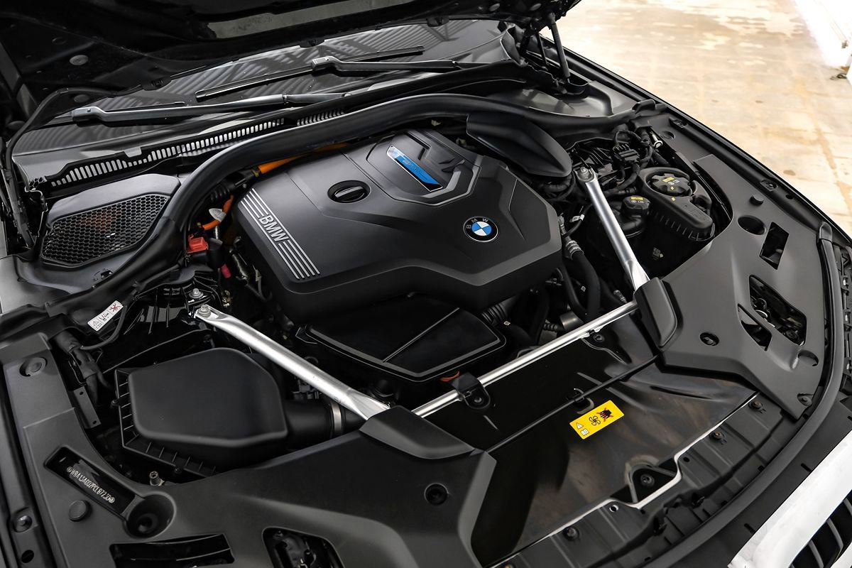 Used 2023 BMW 530e RWD image 49