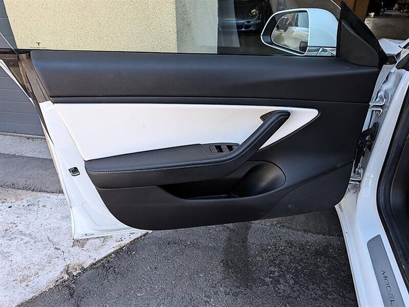 Used 2019 Tesla Model 3 Long Range AWD/4WD image 18