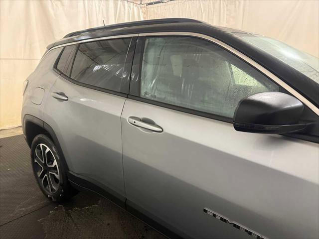 Certified 2022 Jeep Compass Limited image 11