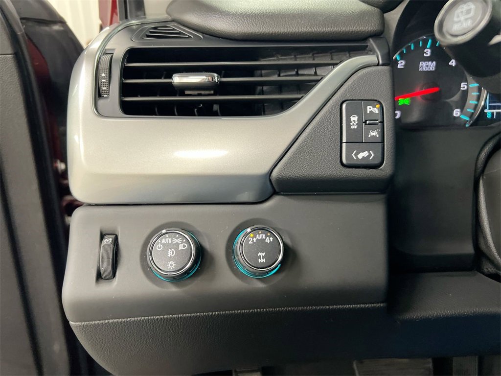 Used 2019 Chevrolet Suburban LT image 17