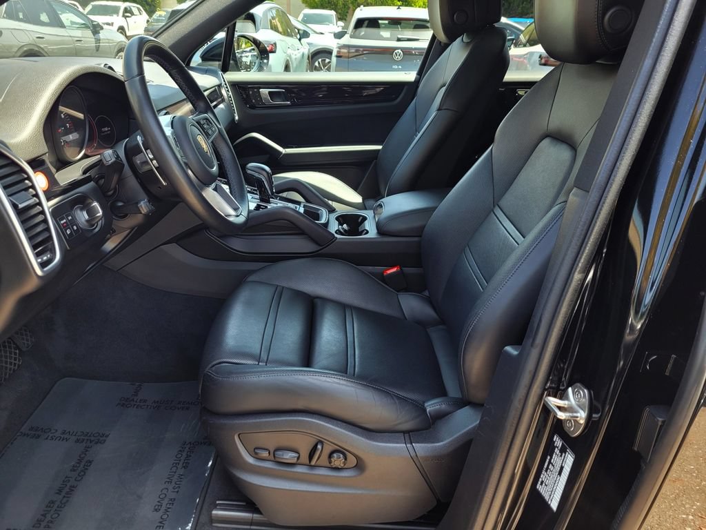 Used 2022 Porsche Cayenne w/ Premium Package AWD/4WD image 17