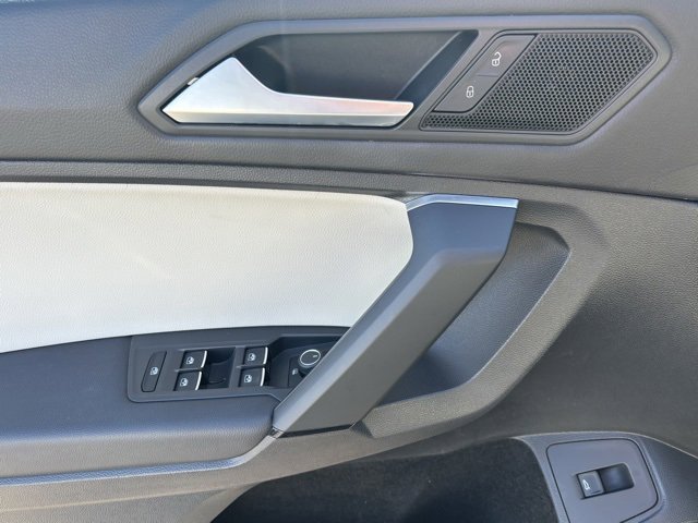 Used 2019 Volkswagen Tiguan SEL w/ 3rd Row Seat Package image 11
