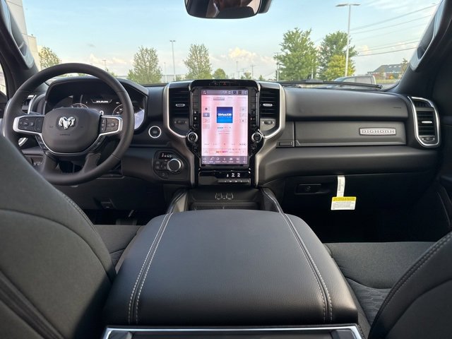 New 2026 RAM 1500 4x4 Crew Cab image 23