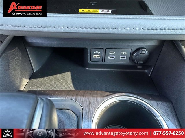 Used 2023 Toyota Highlander Limited image 33